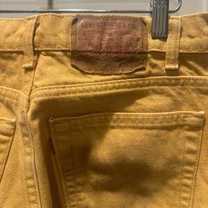 Vintage Levi's womens Yellow Slim Straight jhorts from the 80s
